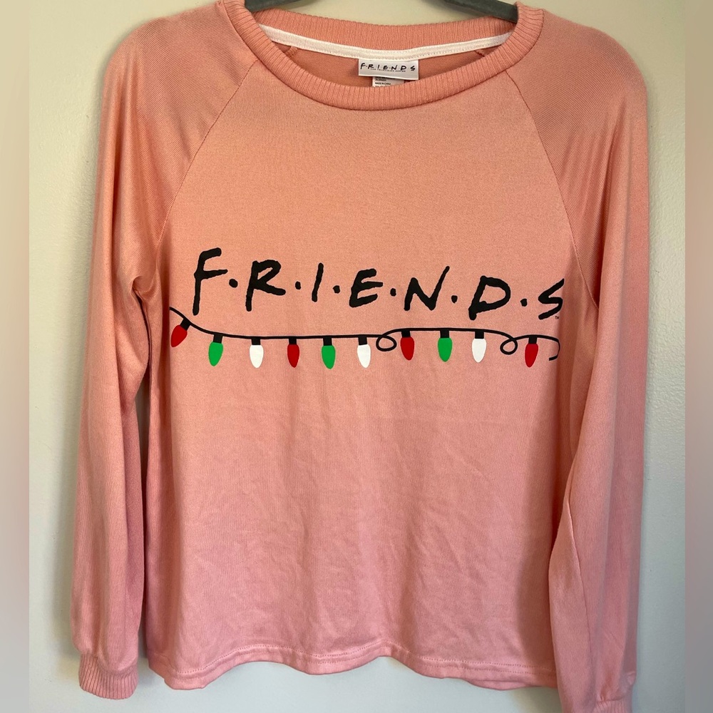 Pink FRIENDS Graphic Christmas Lights Women’s Longsleeve Top Size Small